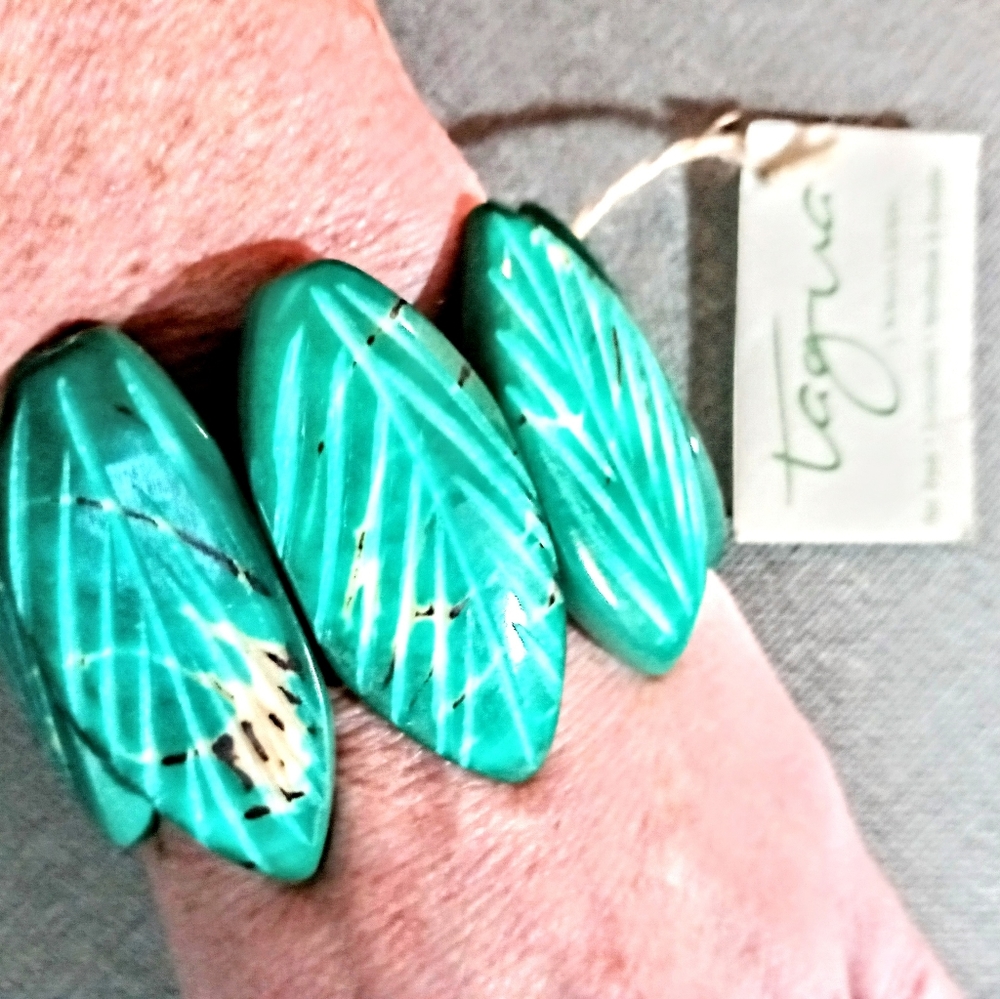 Green leaf pattern stretchable bracelet